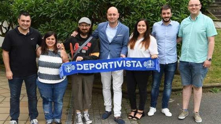 El nuevo presidente, Luis Martínez, en el centro, con su equipo.