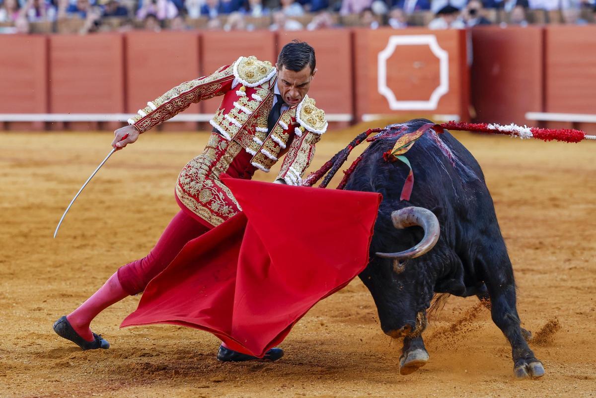 Paco Ureña este miércoles, en una corrida de la feria de Abril de Sevilla.