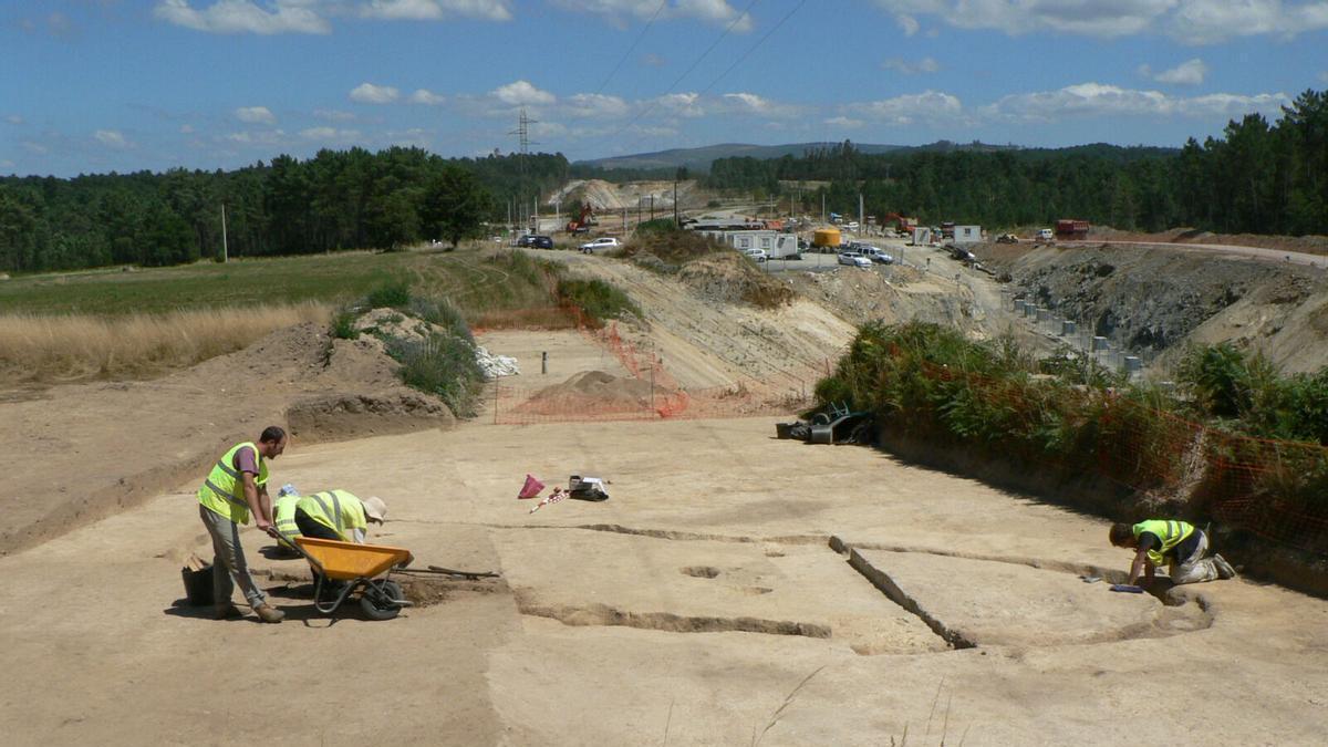 Excavación en Agro de Bazar, durante las obras del tren.