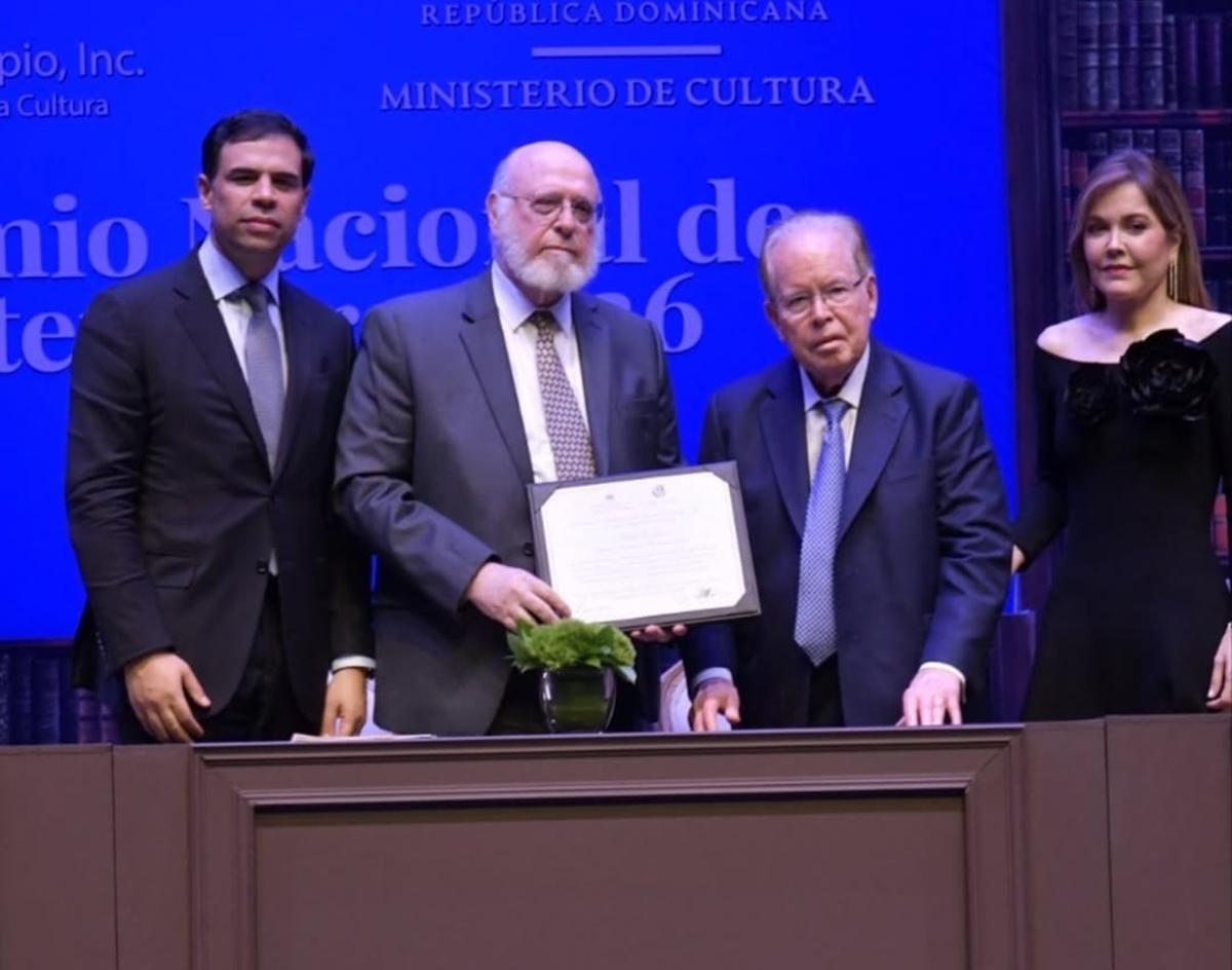 El ministro de Cultura dominicano, Pedro Vergés, Pepín Corripio y Ana Corripio de Barceló.