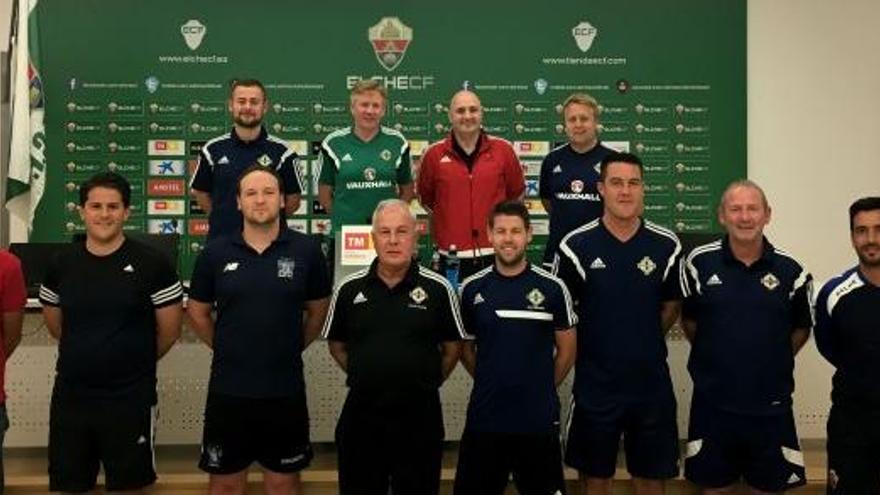 Entrenadores de la Federación de Fútbol de Irlanda del Norte en el Martínez Valero