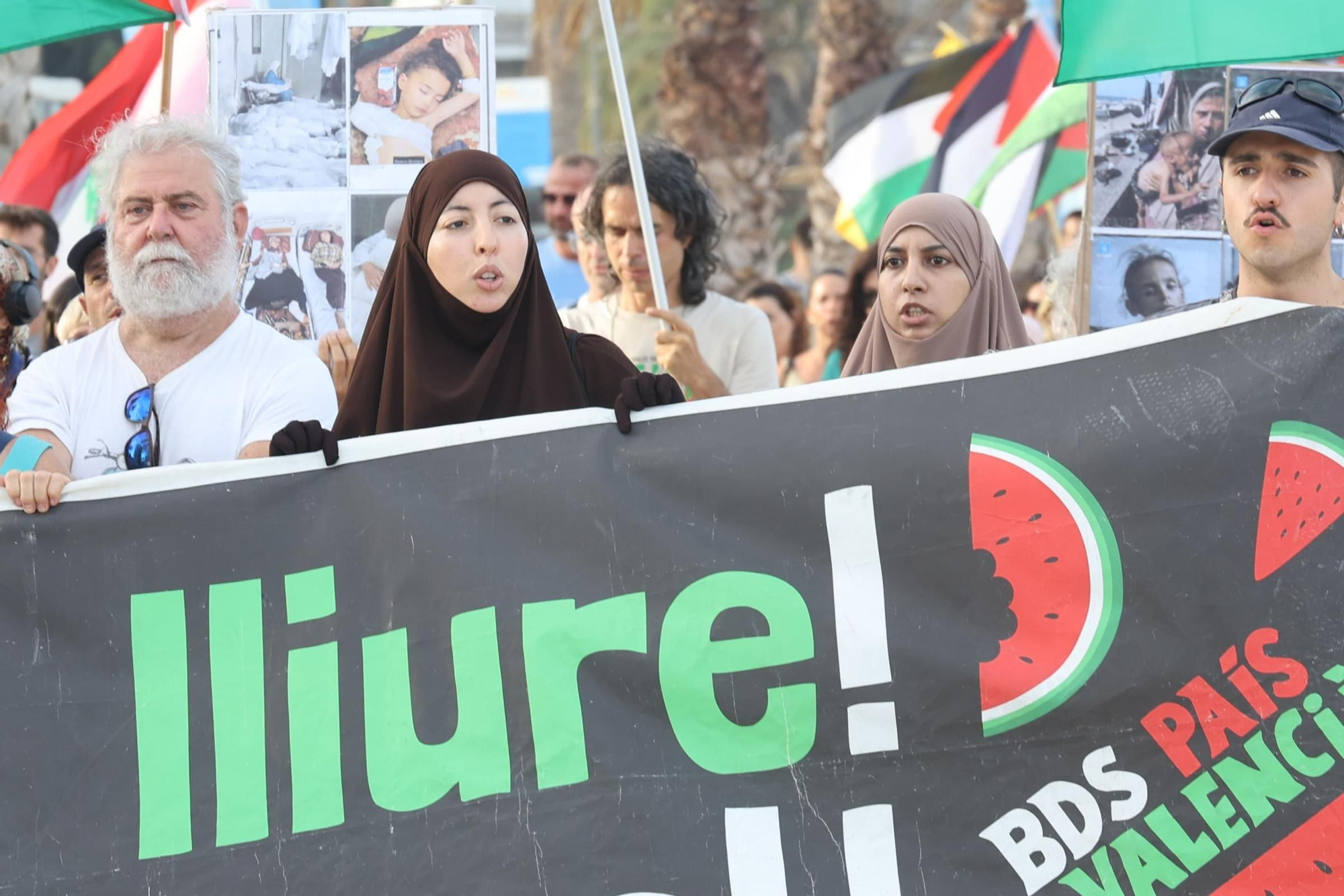 La marcha por Palestina recorre la Playa de San Juan de Alicante