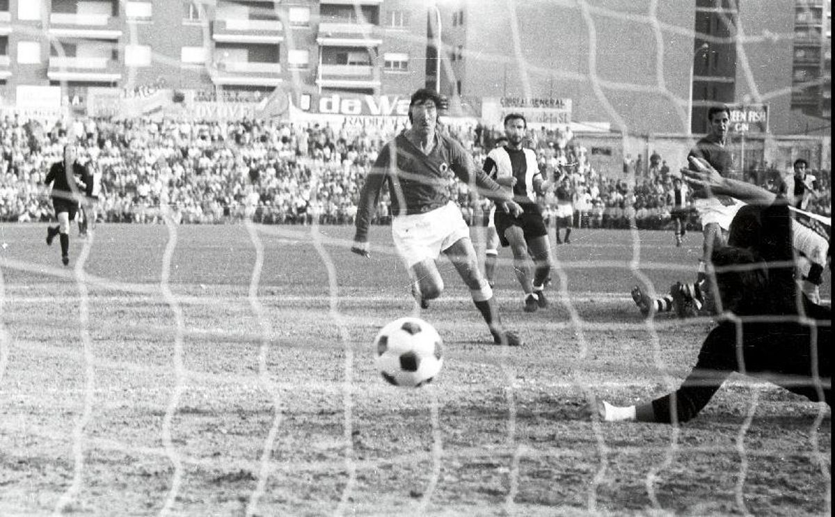Gol del Hércules en la vuelta del ascenso a Segunda de 1972.