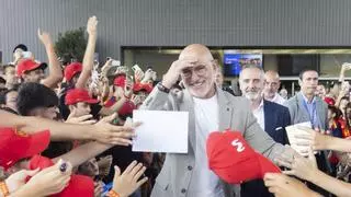 El baño de masas sin fin de Luis de la Fuente: "La responsabilidad que tenemos ahora es enorme"