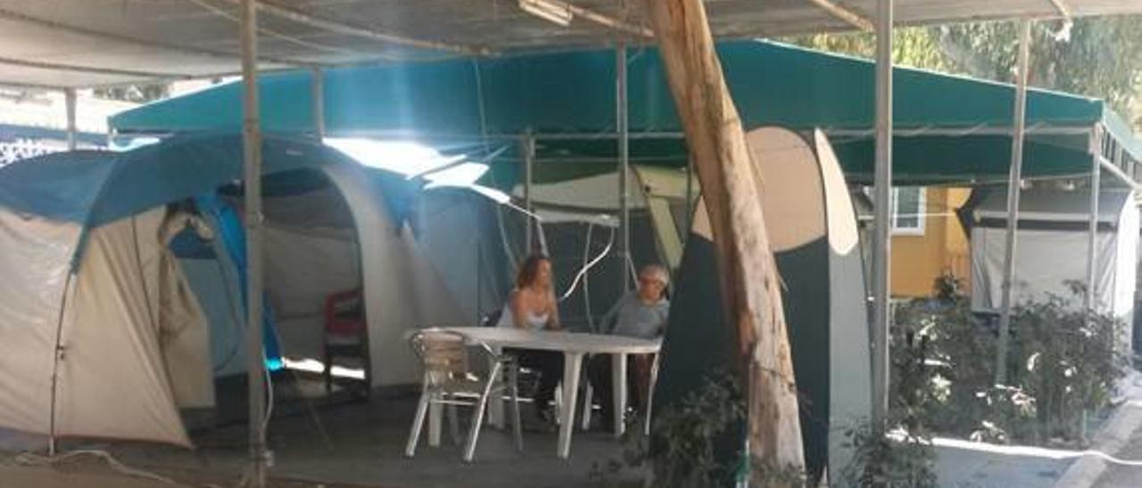 Los campings de Sueca  sólo llenan el 70 % pero la hostelería mejora las ventas