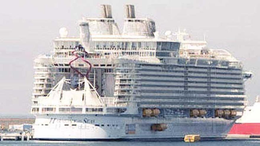 El crucero más grande del mundo llega a Palma.