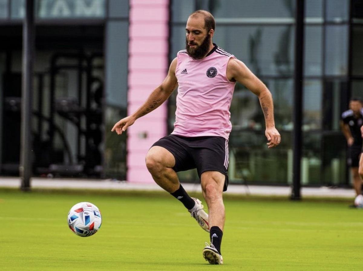 Así es la imagen de Higuaín que ha sacado a relucir el ingenio con miles de memes