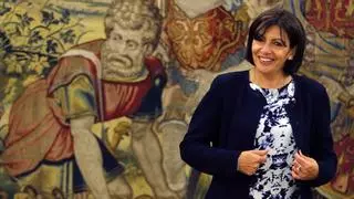 Anne Hidalgo abre el Ayuntamiento de París a los sintecho