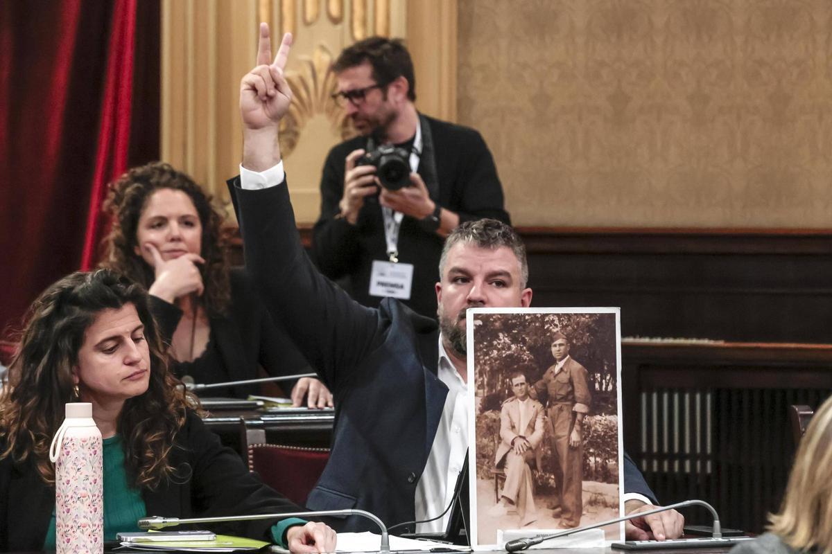 PP y Vox derogan la Ley de Memoria Democrática de Baleares PP y Vox derogan la Ley de Memoria Democrática de Baleares