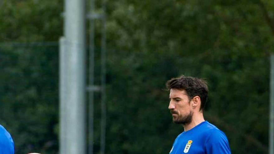 Toché da toques al balón en un entrenamiento.