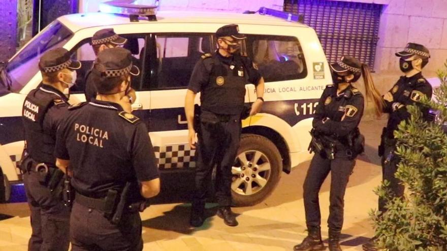 Agentes de la Policía Local de Alicante, en una imagen reciente.