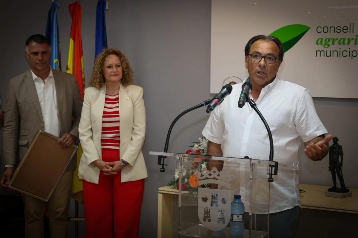 Acto de entrega del premio a Vicente Espeleta.