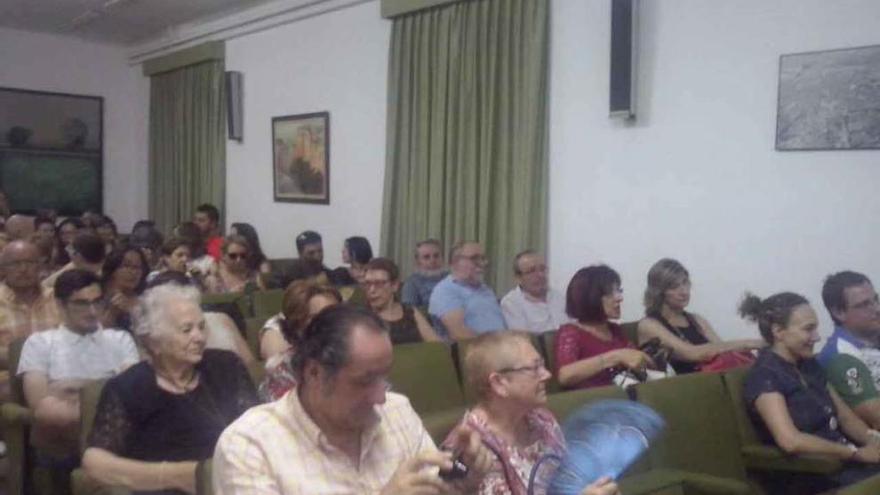 Público asistente a la presentación del documental.