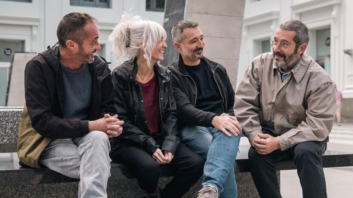 Carles Porta junto a los protagonistas de Abandonados