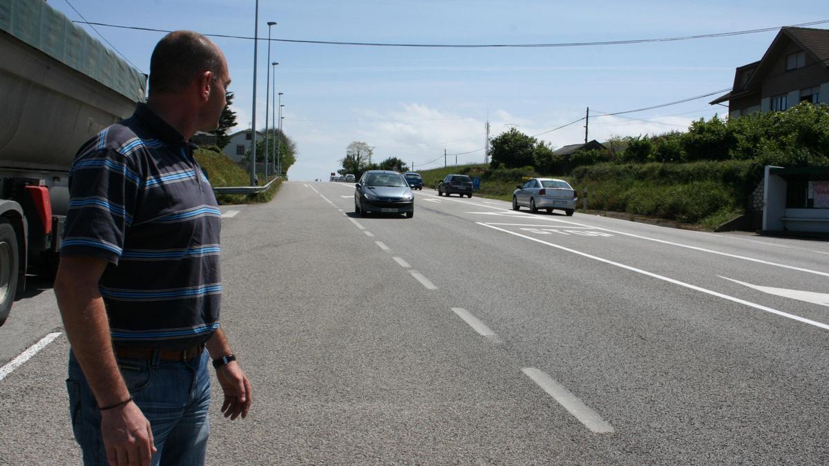 Vehículos transitando a la altura de Cartavio.