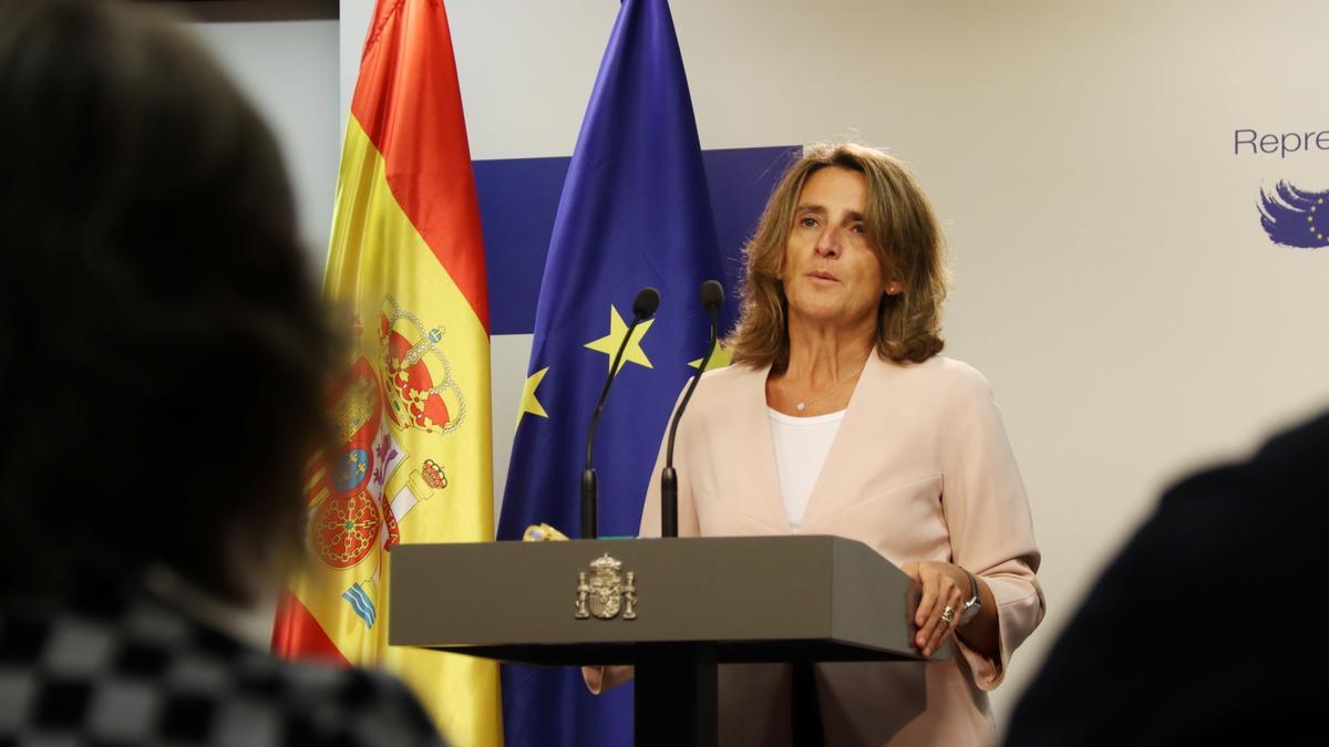 La ministra de Transició Ecològica del govern espanyol, Teresa Ribera, durant la roda de premsa posterior al consell extraordinari d&#039;energia celebrat a Brussel·les