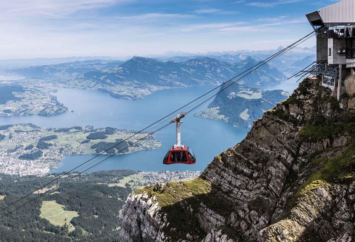 El lago de los Cuatro Cantones desde el teleférico del monte Pilatus