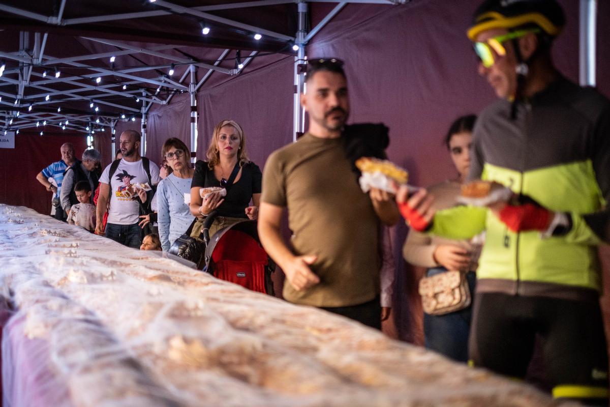 La Orotava elabora el roscón gigante de Reyes