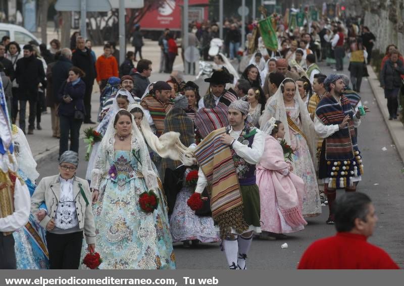 Galería de fotos --  La Ofrenda de Flores pudo con el frío y el viento