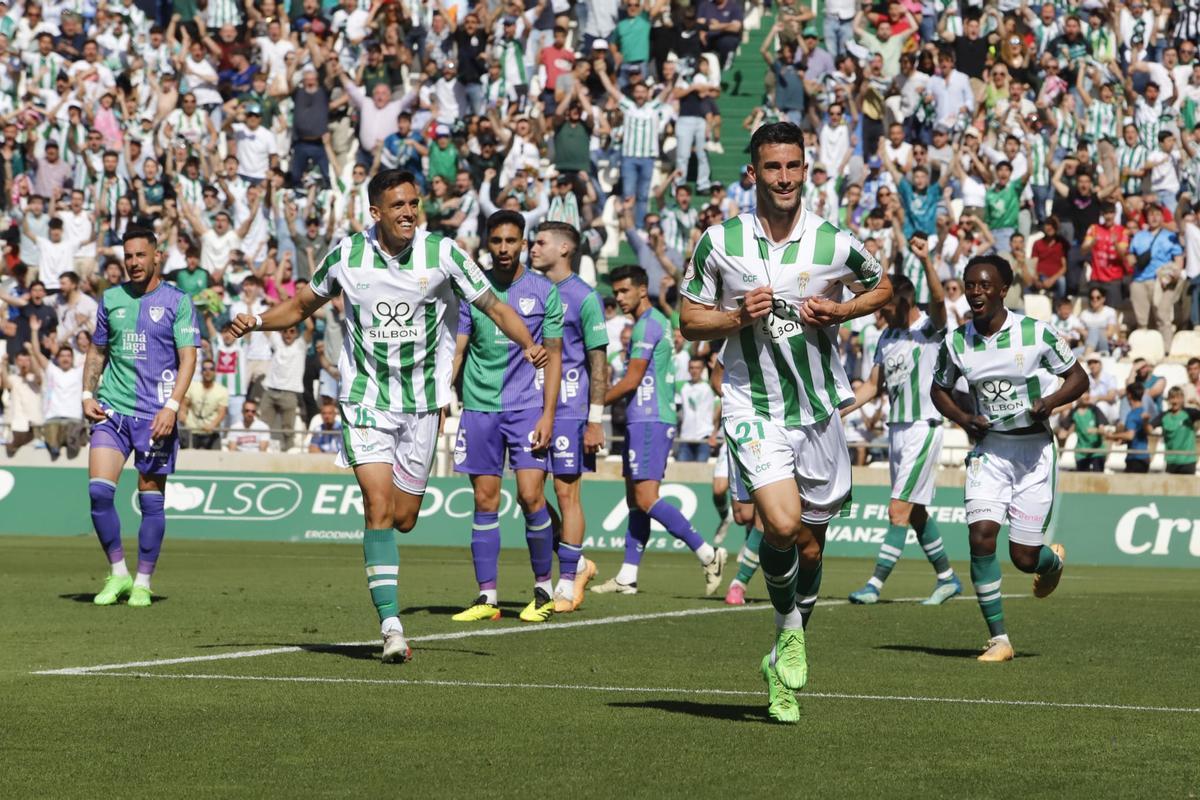 Celebración del gol de Albarrán, este domingo, en el Córdoba CF-Málaga CF.