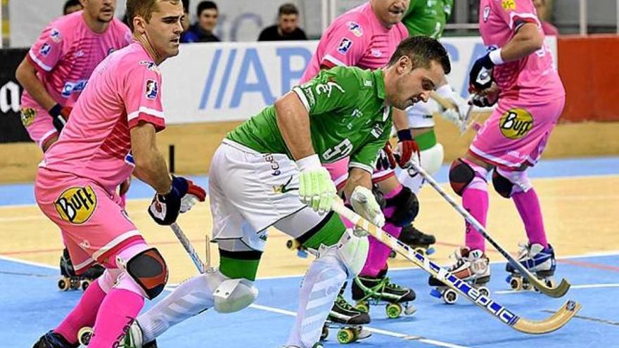 Els jugadors de l&#039;IHC, vestits de rosa, en el darrer partit a la Corunya