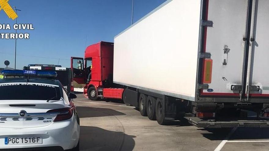 Denunciado un camionero que circulaba en zigzag por la A-1 en Burgos y sextuplicó la tasa de alcoholemia