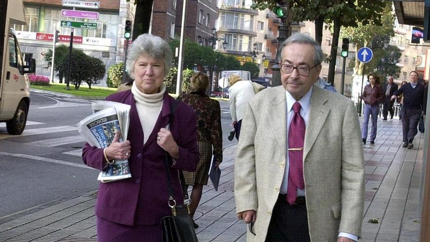 George Steiner, por las calles de Oviedo en 2001.