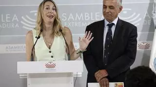 Referéndum sobre inmigración y deportaciones: las propuestas de Vox que rompieron la negociación con el PP en Extremadura