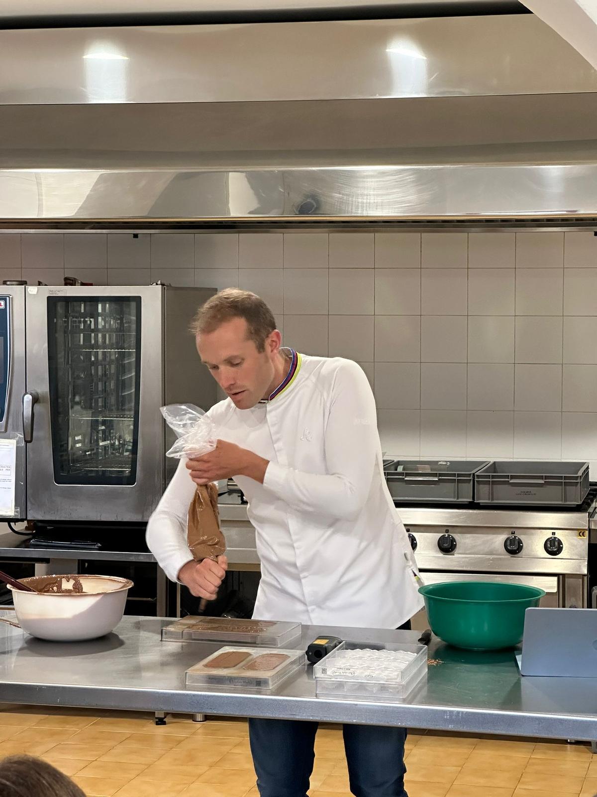 Lluc Crusellas durant el taller d'aquest dilluns a l'Escola Agrària i Alimentària de l'Empordà.