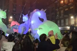 Caballos de luz recorren Benavente en el pasacalles "AÉREON"