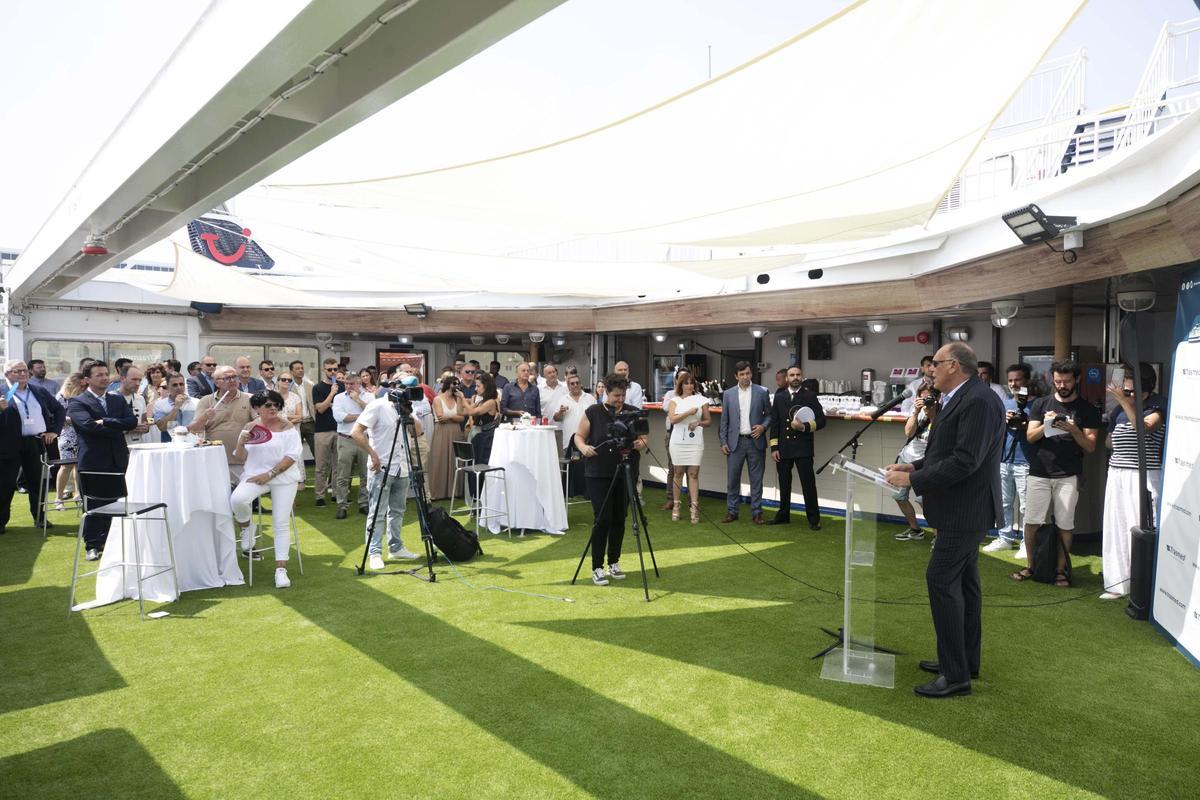 Galería de imágenes de los barcos de Transmediterránea en el puerto de Ibiza Galería de imágenes de los barcos de Transmediterránea en el puerto de Ibiza