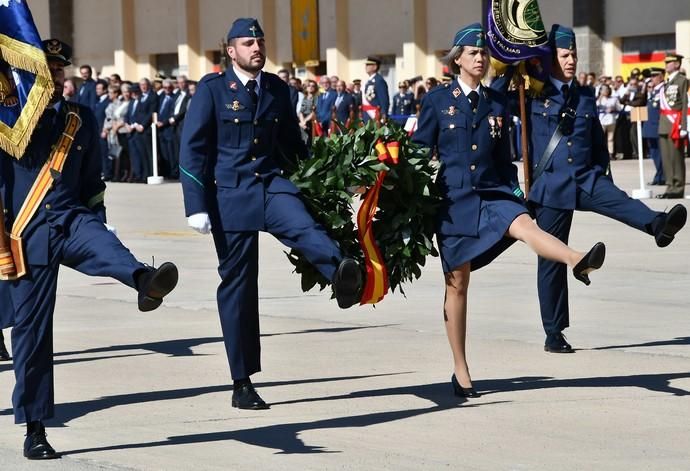 10/12/2019 TELDE.  El Mando Aéreo de Canarias celebra la festividad de Nuestra Señoara del Loreto, Patrona del Ejército del Aire, con imposición de condecoraciones, homenaje alos Caídos y Desfile.  Fotógrafa: YAIZA SOCORRO.  | 10/12/2019 | Fotógrafo: Yaiza Socorro