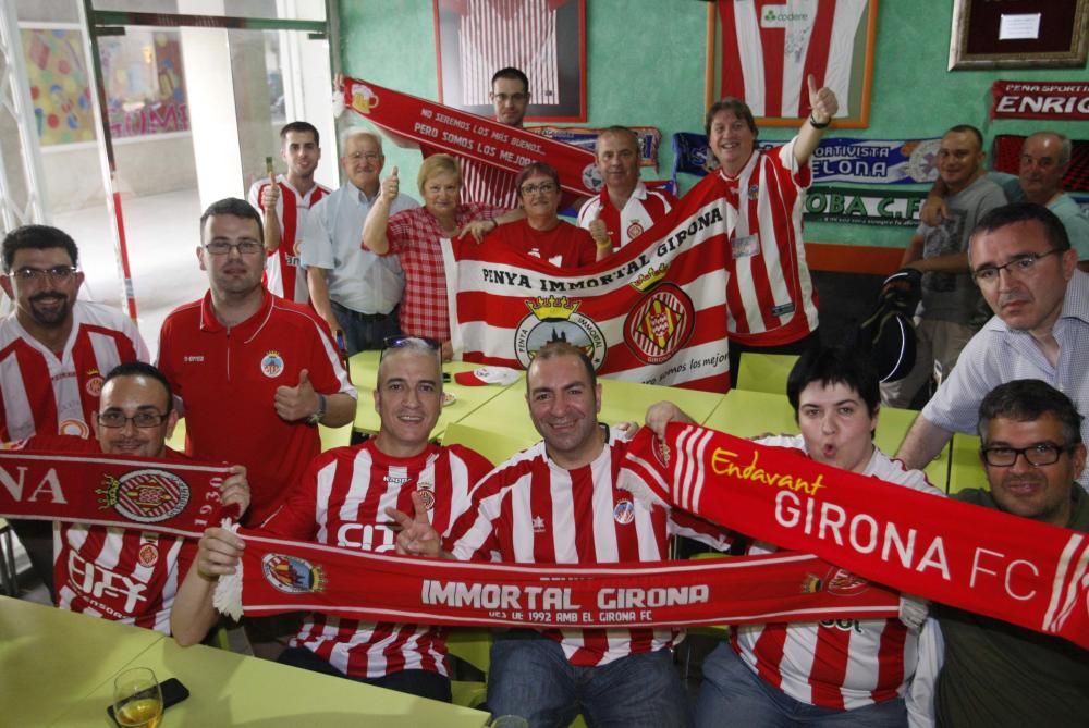 Aficionats del Girona seguint el partit contra el Còrdova