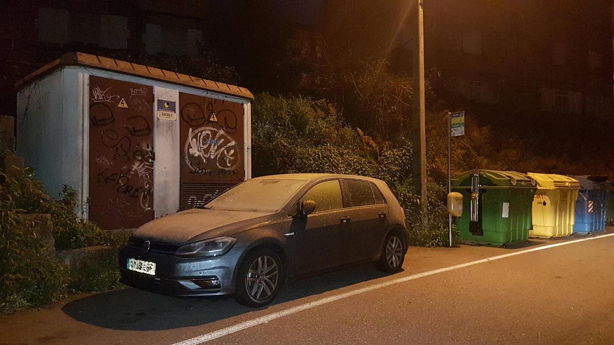 Un coche cubierto de hielo en Vigo. 