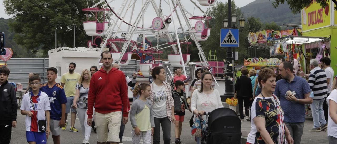 La zona de atracciones de las fiestas de La Florida, abierta desde ayer al público. | Fernando Rodríguez