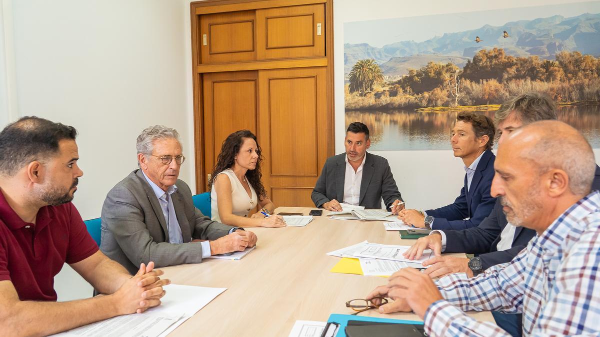 Momento de la firma entre el Ayuntamiento de San Bartolomé de Tirajana con Visocan para la construcción de vivienda nueva en el municipio.