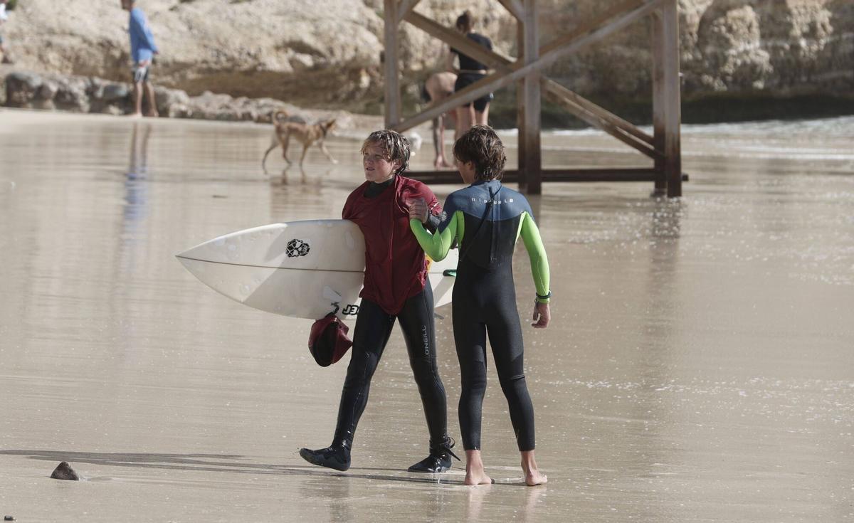 La playa de Cala Millor acogió la cuarta edición del Calama Surf Contest