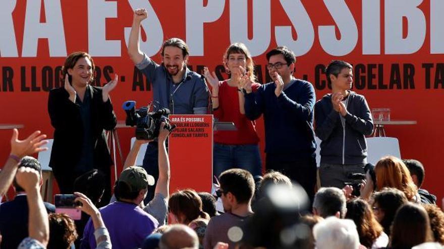 Colau e Iglesias piden a PDeCAT y ERC que apoyen los PGE y al PSOE que "no tire la toalla"