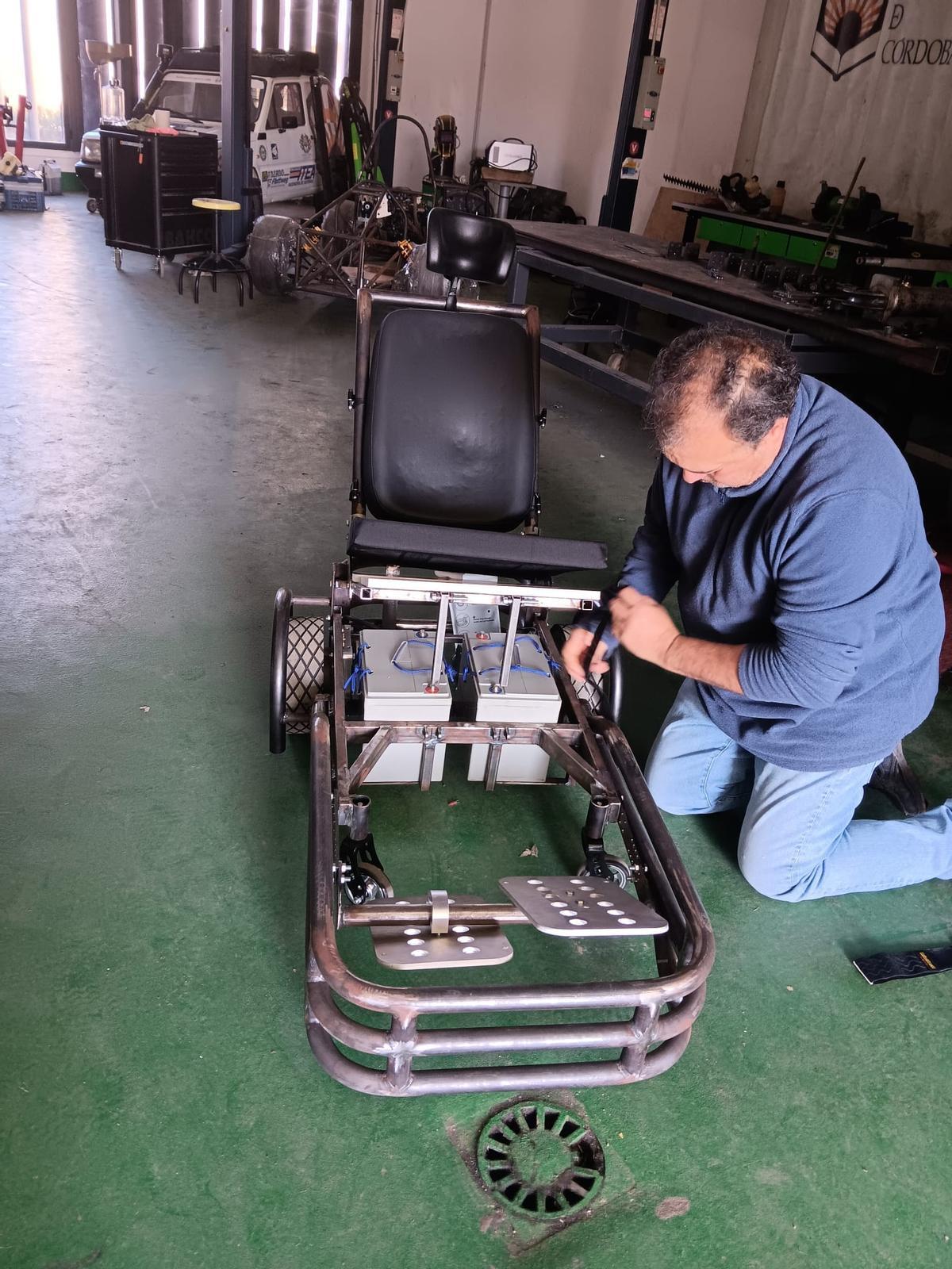 El Aula del Motor de la UCO diseña una silla de ruedas para el fútbol ‘powerchair’.