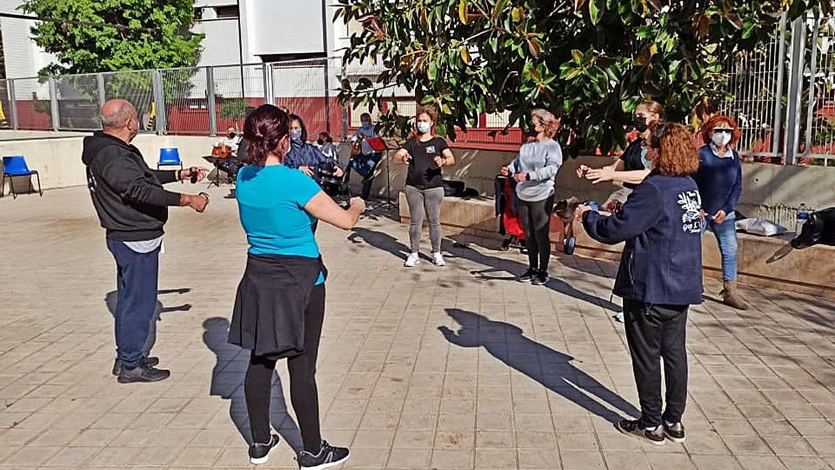 Ensayo al aire libre del Grup l’Olivar de Alaquàs | L-EMV