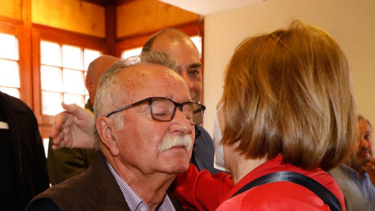 Foto de familia de la nueva ejecutiva del PSOE de Avilés en la clausura del 14.º congreso de la agrupación. | Mara Villamuza