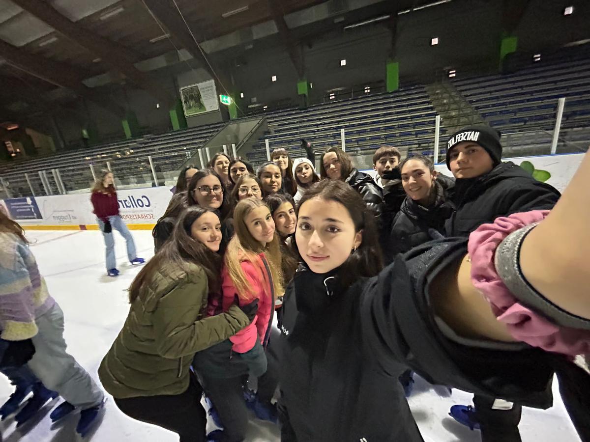 En una de sus últimas salidas, los estudiantes fueron a patinar sobre hielo.