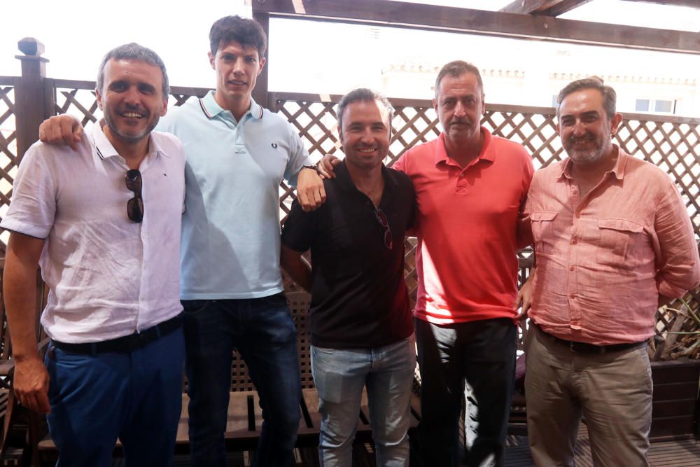 Personajes del mundo del deporte malagueño y representantes políticos, entre los invitados a nuestra terraza en la jornada del jueves.