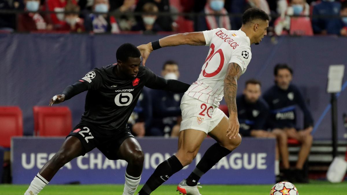 Diego Carlos durante una acción de partido contra el Lille