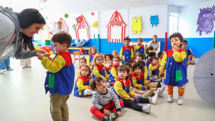 La escuela infantil municipal de Vilagarcía opta por aulas mixtas para admitir a todos los niños