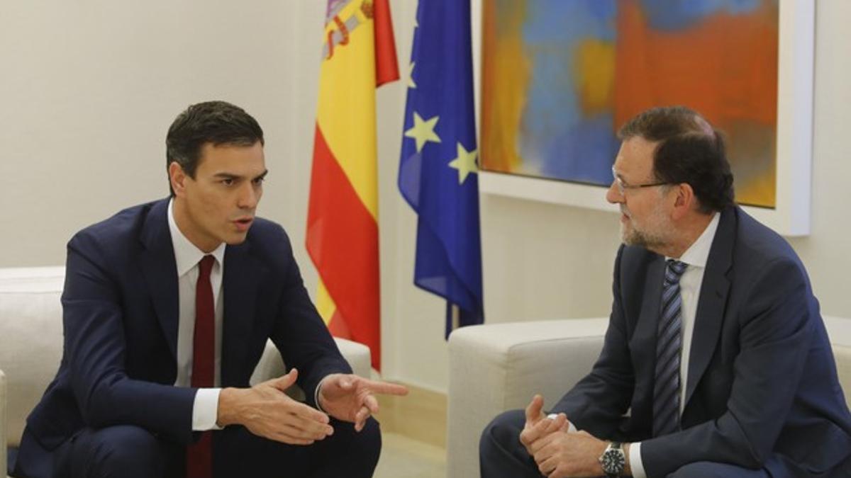 Pedro Sánchez y Mariano Rajoy, durante la reunión que han mantenido este miércoles en la Moncloa.