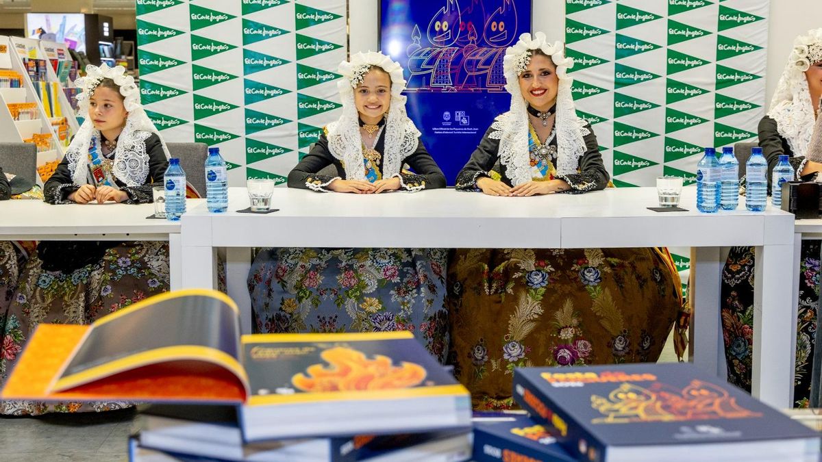 Las Belleas del Foc y sus damas de honor firman sus primeros "Festa de Fogueres"