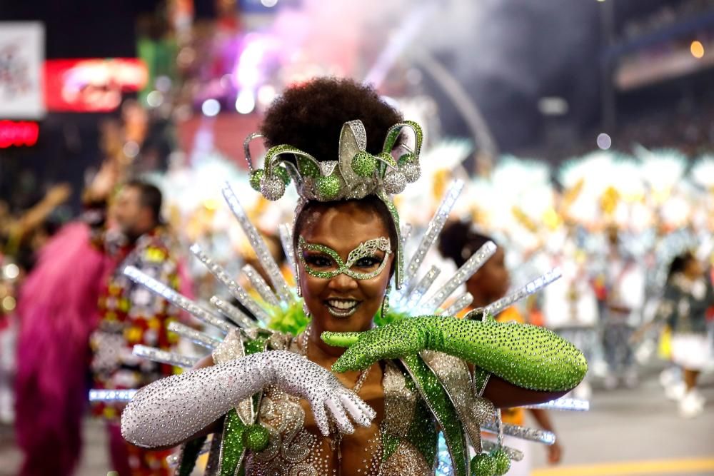 Arranca el Carnaval en Brasil al ritmo de samba.