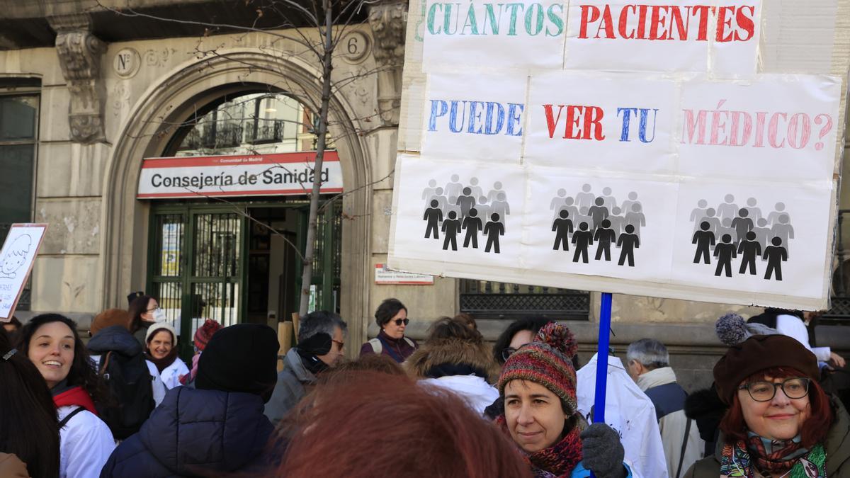 Manifestación de médicos de familia y pediatras en defensa de una Atención Primaria de calidad.