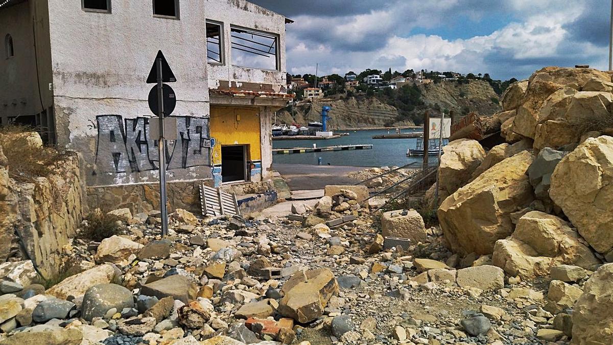 La cochambre se apodera de Puerto Blanco de Calp